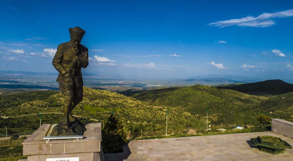 Kocatepe Ataturk Aniti Ve Kitabesi