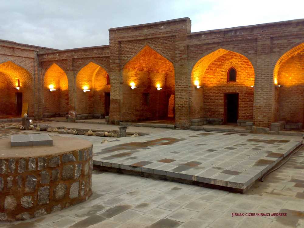 Kirmizi Medrese