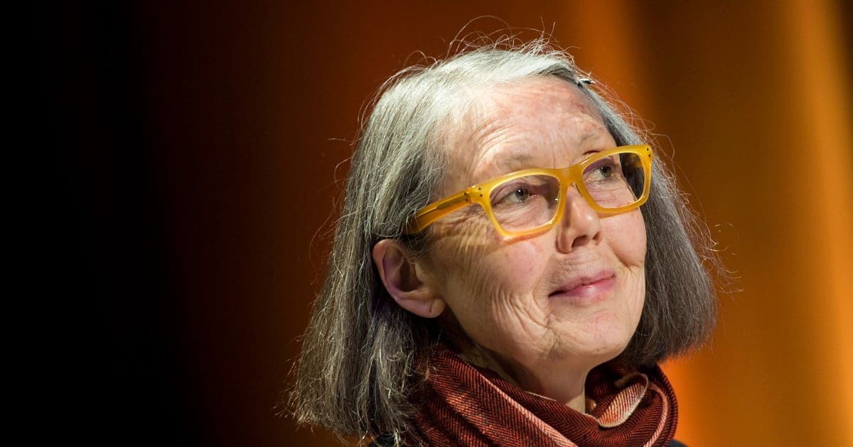 Anne Carson’a Nobel: Şiir, Çeviri ve Eleştiri Arasındaki Sınır Neden Yeniden Açılıyor?
