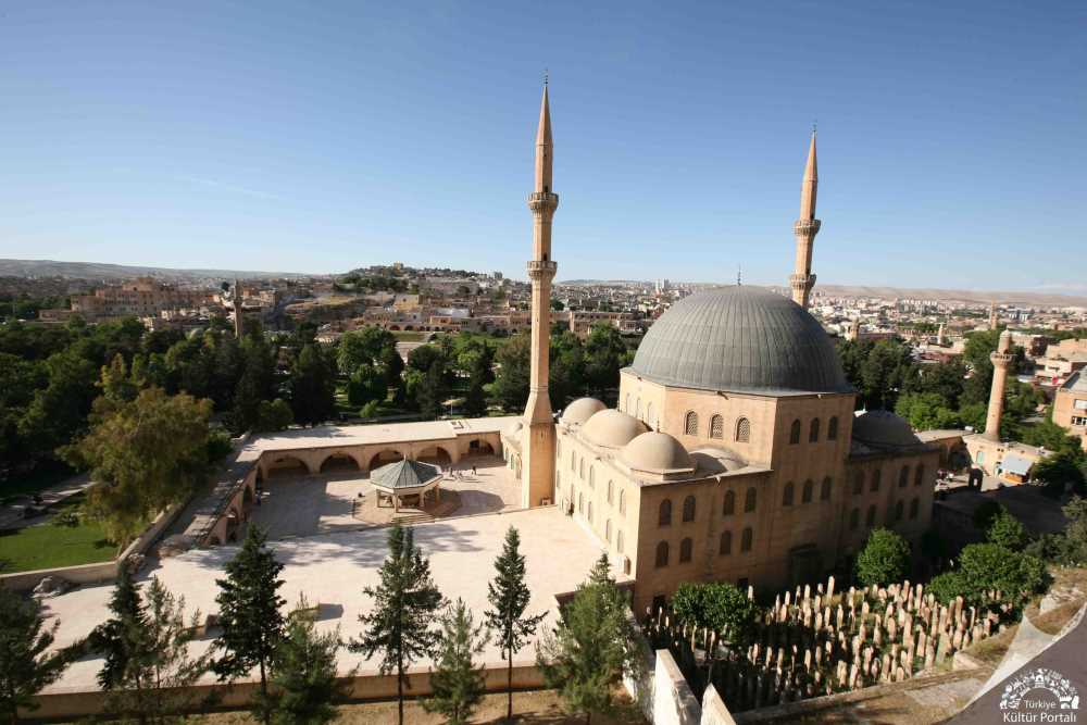 Mevlid I Halil DergH Camii Ve Magarasi Hz Ibrahim In Dogdugu Makam