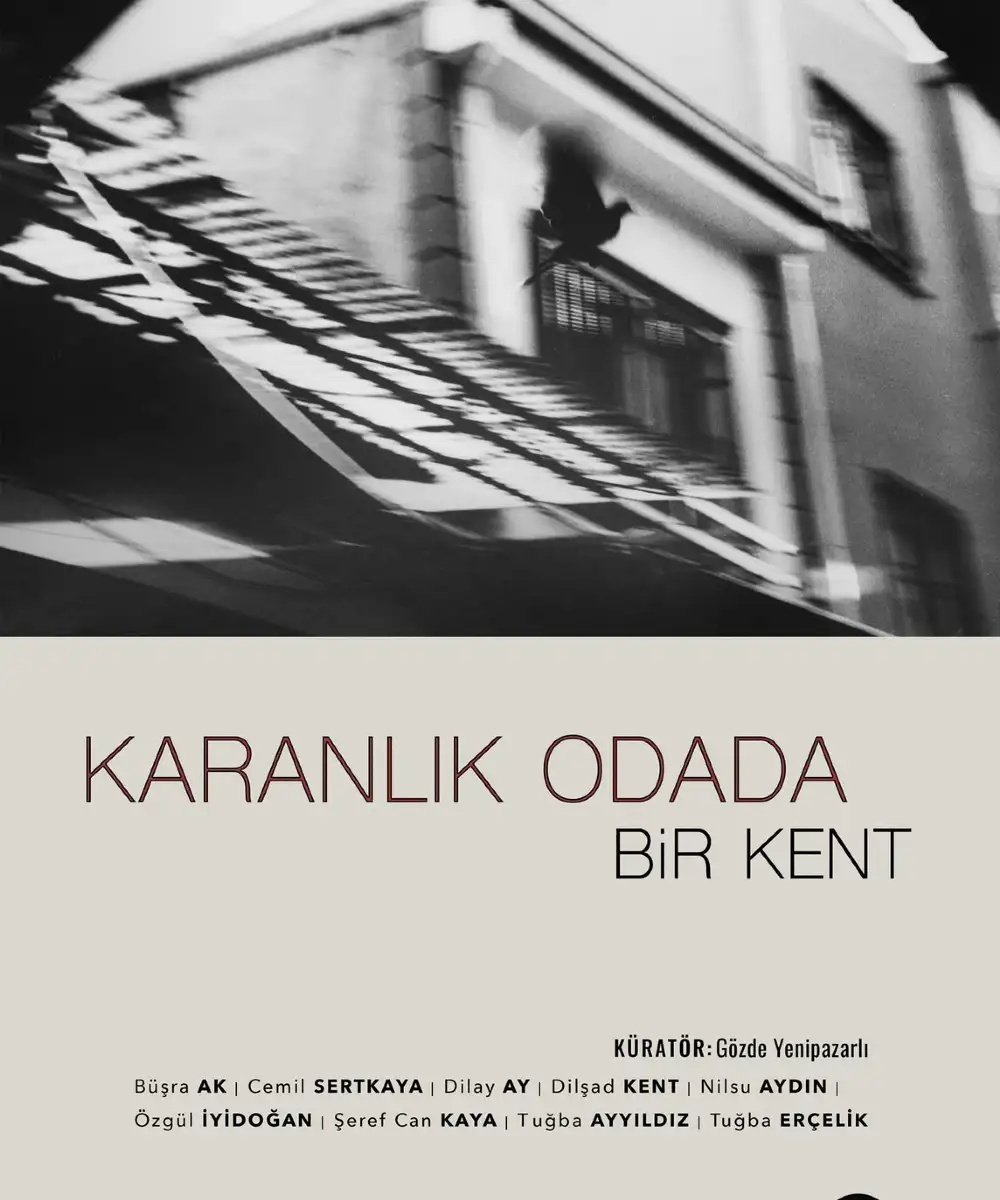 Karanlık Odada Bir Kent